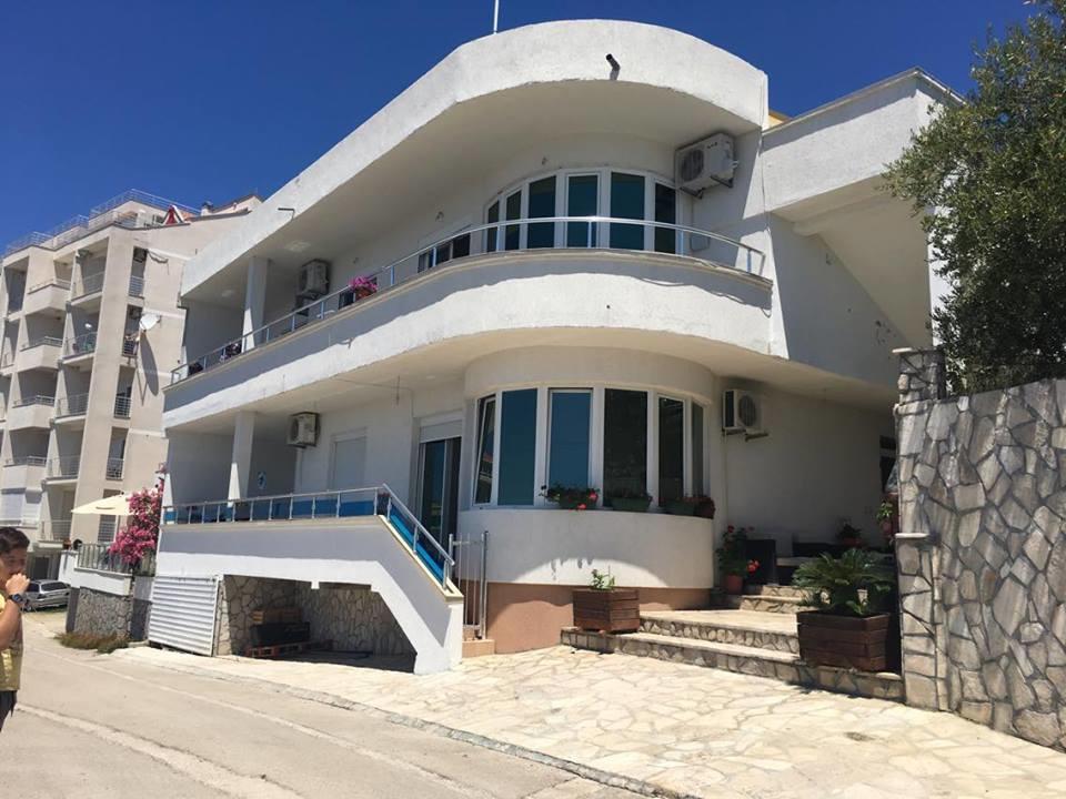 Apartmani Dini Ulcinj Exterior photo