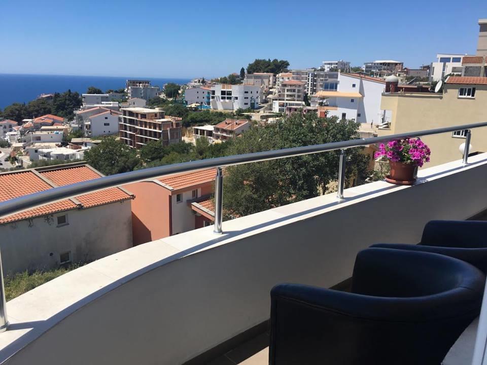 Apartmani Dini Ulcinj Exterior photo