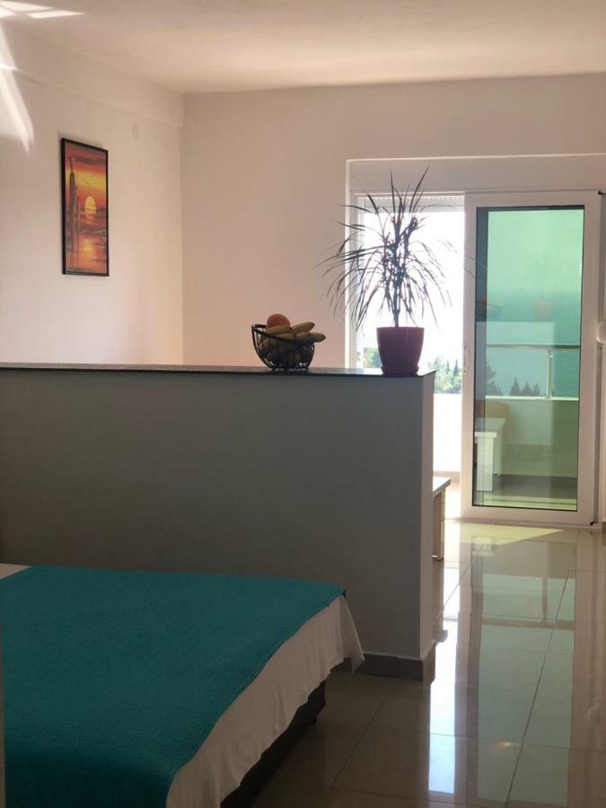 Apartmani Dini Ulcinj Exterior photo
