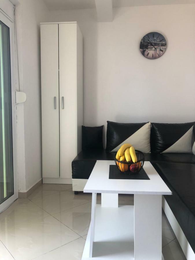Apartmani Dini Ulcinj Exterior photo