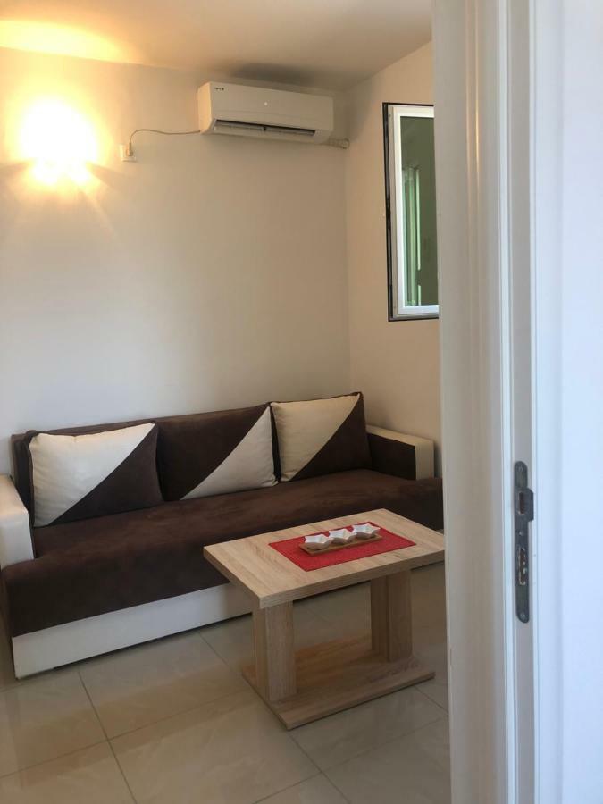Apartmani Dini Ulcinj Exterior photo