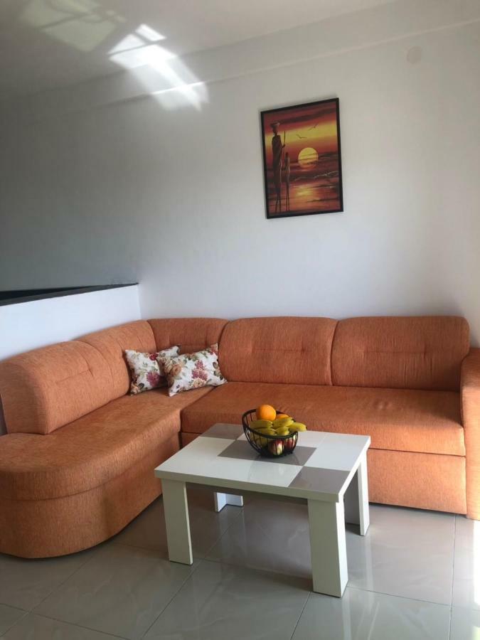 Apartmani Dini Ulcinj Exterior photo