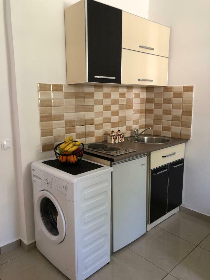 Apartmani Dini Ulcinj Exterior photo
